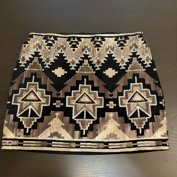 Express Silver Sequin Mini Skirt - Picture 5 of 8